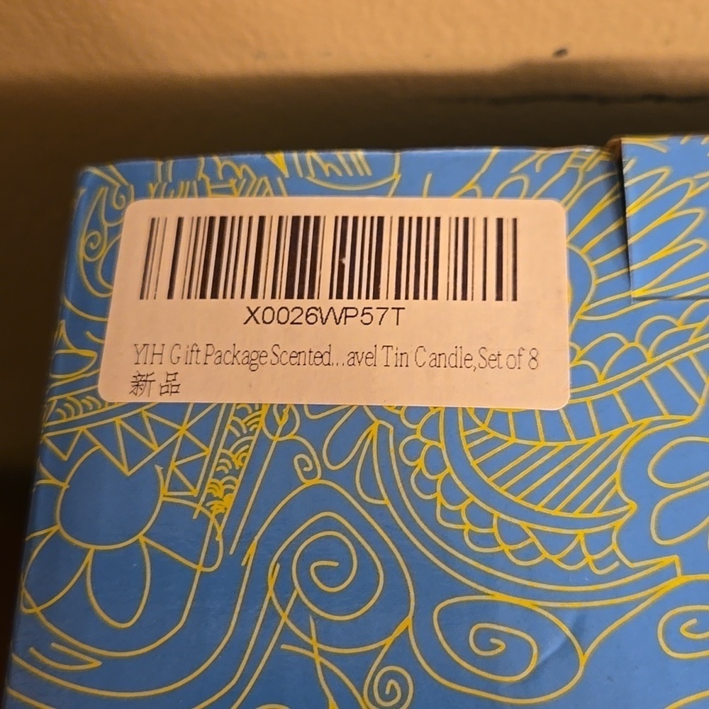 Scented Candle Tins Set of 8 Various Fragrances NWT - Picture 2 of 5